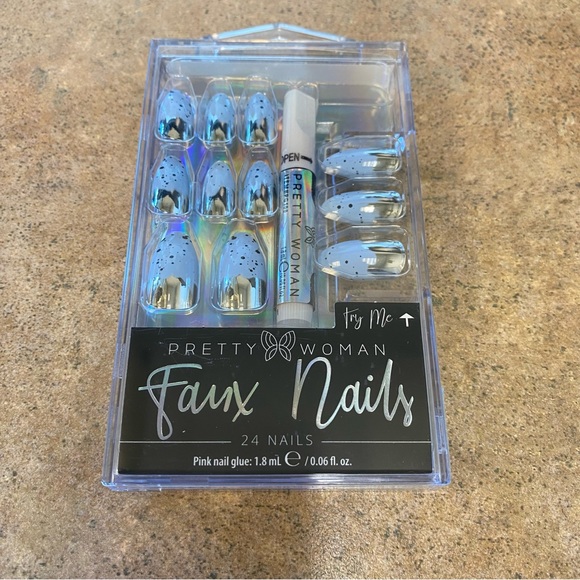 Pretty Woman Faux Nails - Picture 6 of 6
